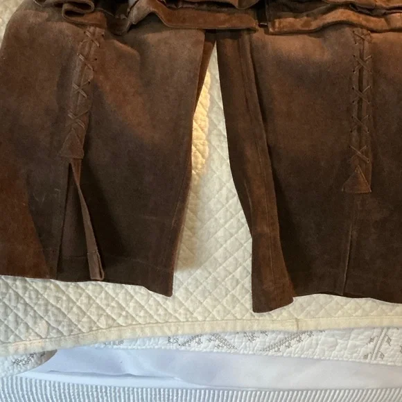 Elegant Brown Suede Fringe Jacket - Picture 3 of 10